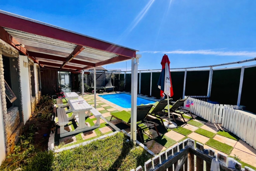 4 Bedroom Property for Sale in Wavecrest Western Cape